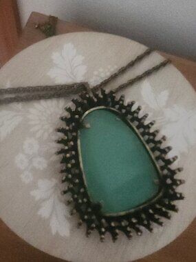 Kendra Scott Chalcedony Green Gold Pendant Necklace